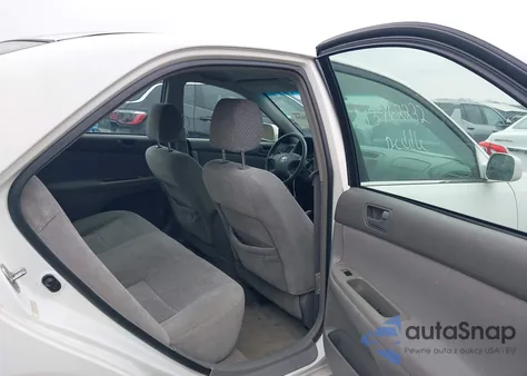 2004 Toyota Camry Le z USA, uszkodzony, nr VIN 4T1BE32K34U302144